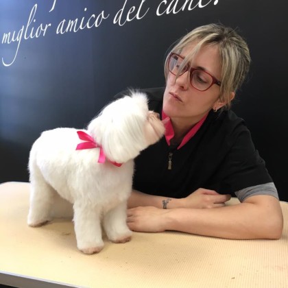 Giusy bacio con Maltese Toelettato